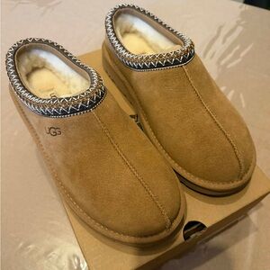 UGG Tasman Slippers Size 10 for Women’s,  size 8 for Men’s Chestnut